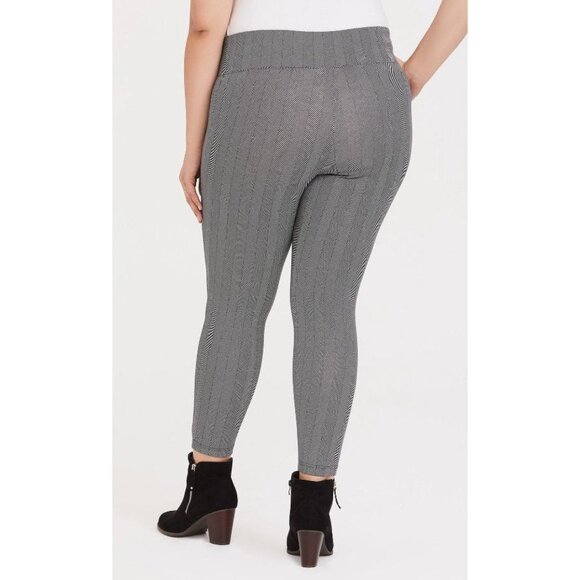 Torrid Studio Ponte Slim Fix Pixie Pant Black White Herringbone Zig Zag 4X - Picture 2 of 6